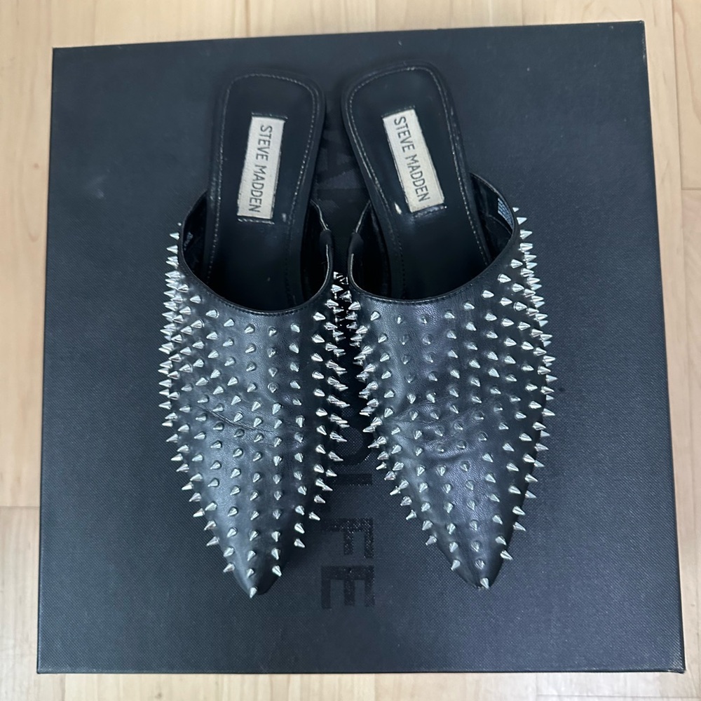 STEVE MADDEN STUDDED LOAFER/MULE SZ 7